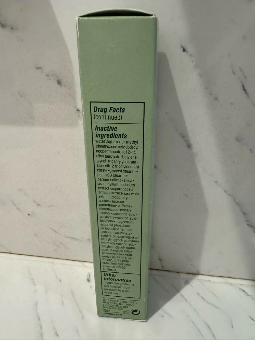 Clinique Redness Solutions Daily Protective Base SPF 15 - Light Green Box
